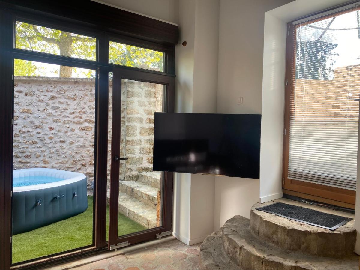 Studio Duplex Avec Spa Et Cour Privee Bonnelles Exteriör bild