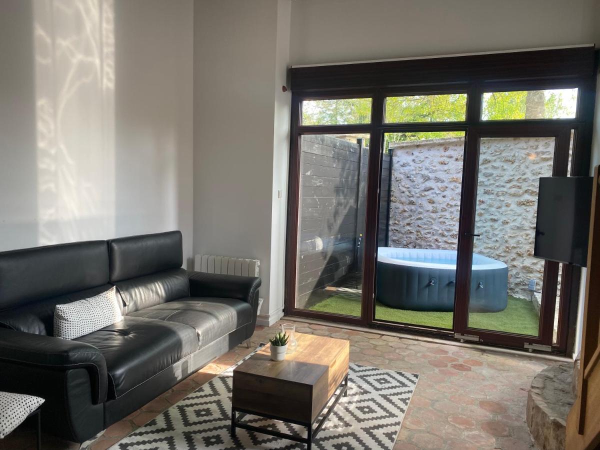 Studio Duplex Avec Spa Et Cour Privee Bonnelles Exteriör bild